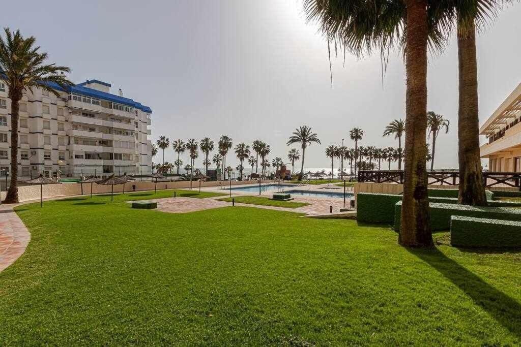 797 Holiday Rentals- Apartamento en Aloha Playa frente al mar Benalmádena Exterior foto