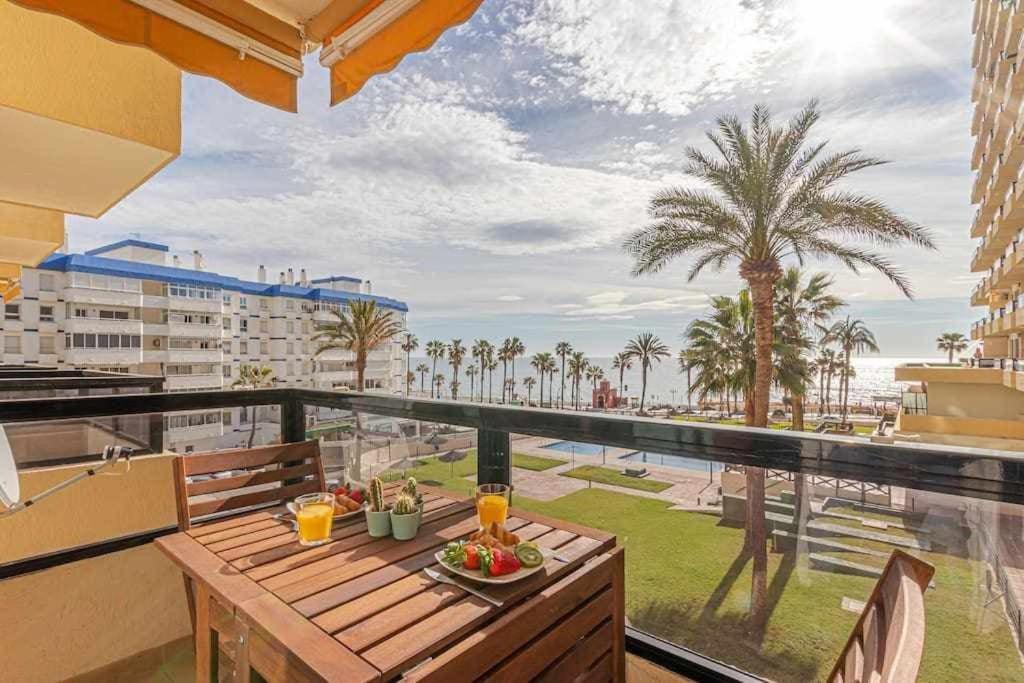 797 Holiday Rentals- Apartamento en Aloha Playa frente al mar Benalmádena Exterior foto